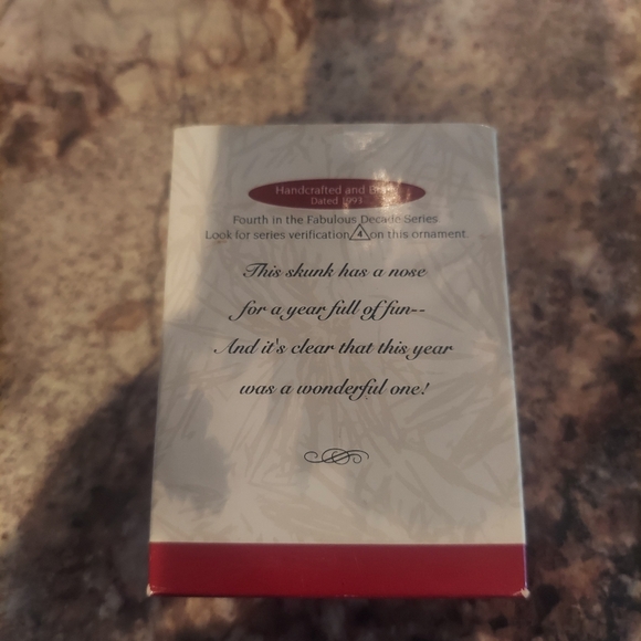 Hallmark Fabulous Decade Collector's Series 1993 Skunk - Picture 4 of 5